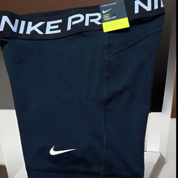 Nike Women's Pro 365 5" Women’s Shorts New With Tags - Picture 1 of 3
